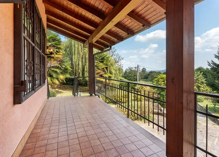 Villa Unique View In Park Nebbiuno